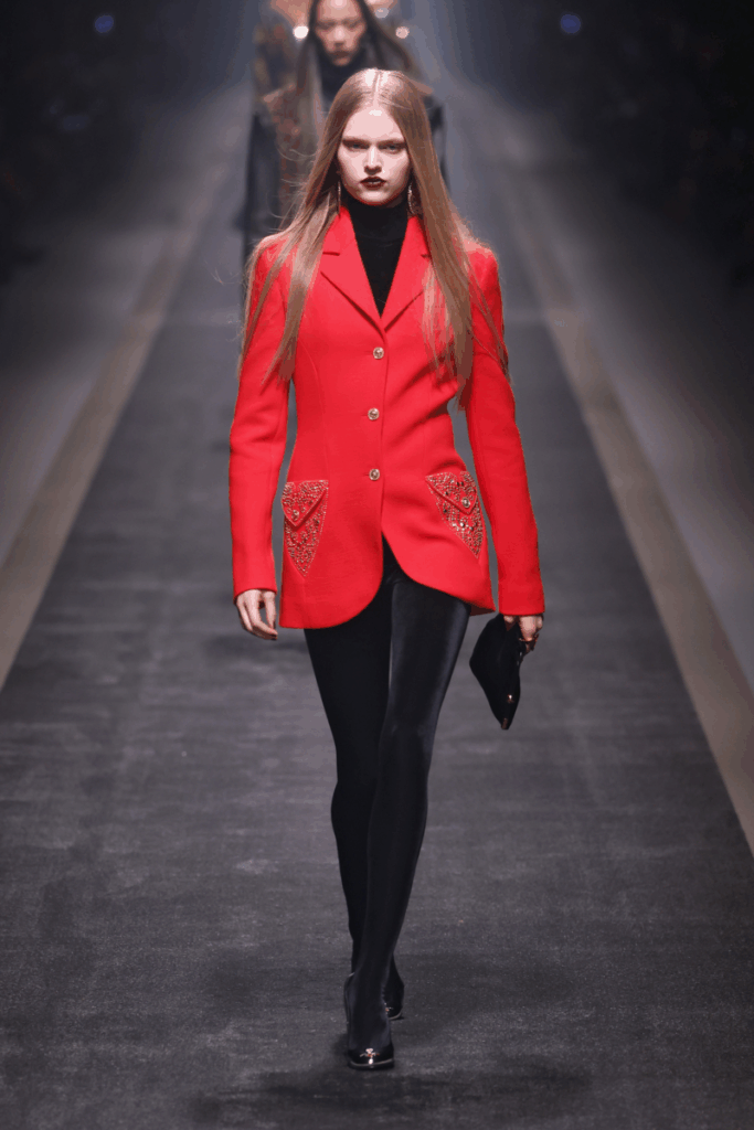 [Модни цветове есен-зима 2025/2026]: Neon Red