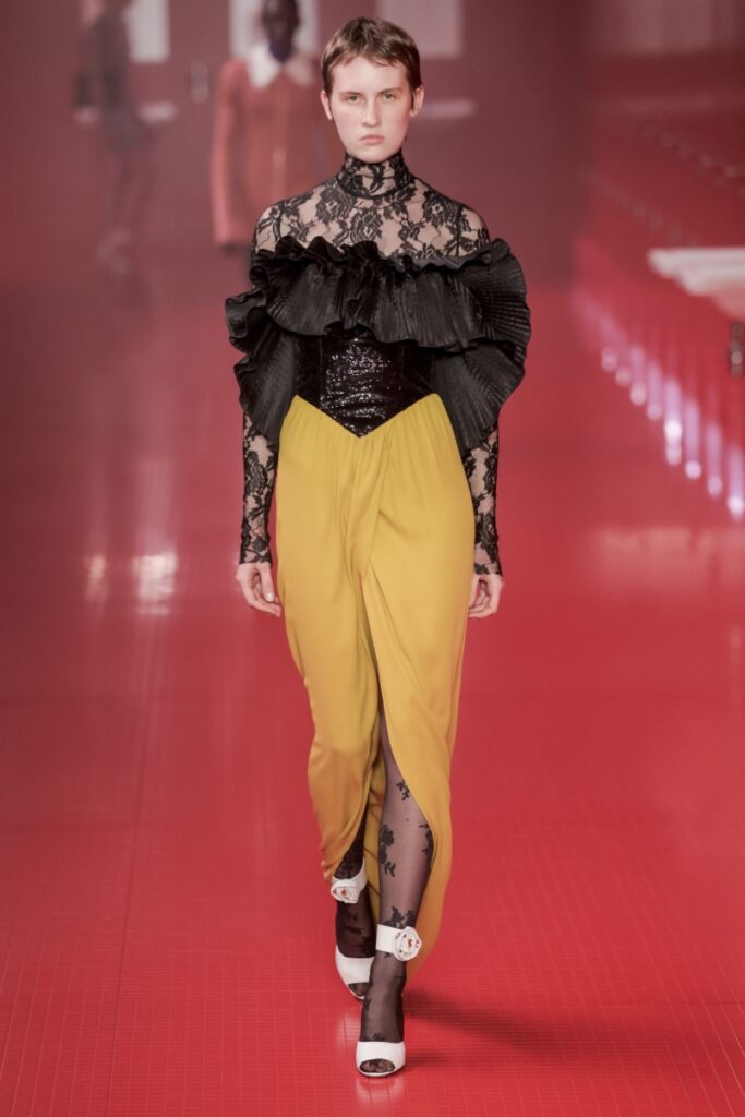 [Модерни дамски обувки есен-зима 2025/2026]: с каишка на глезена