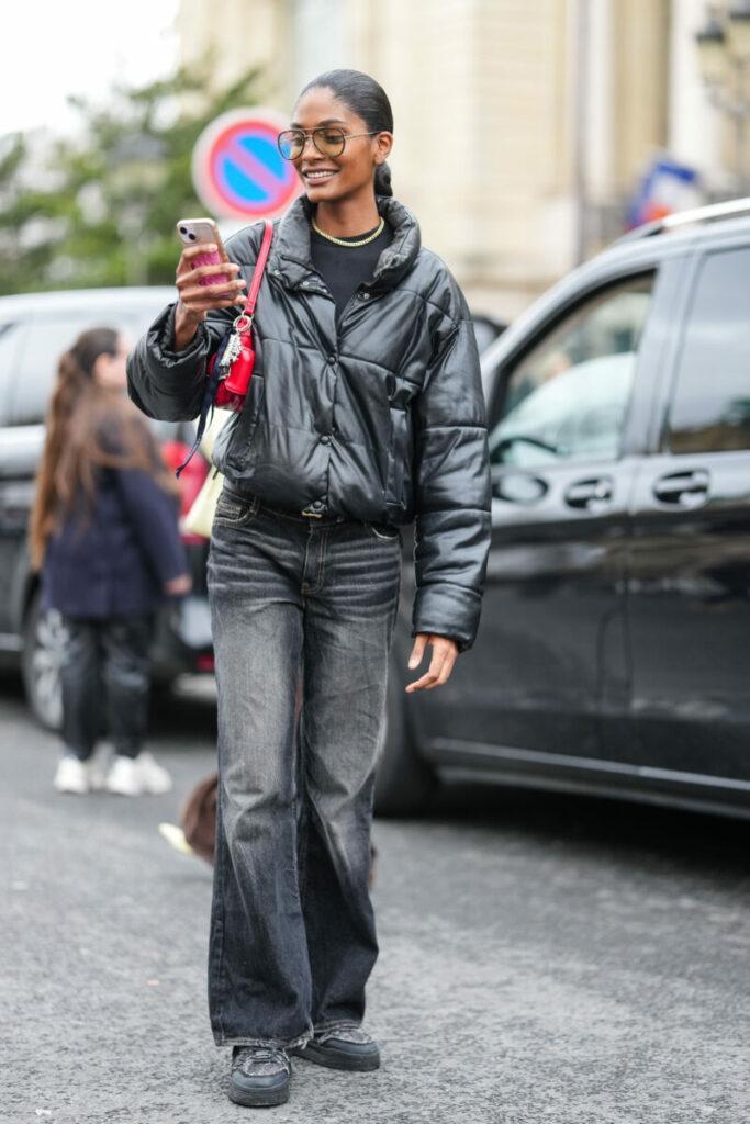 черно дамско яке от лакирана кожа