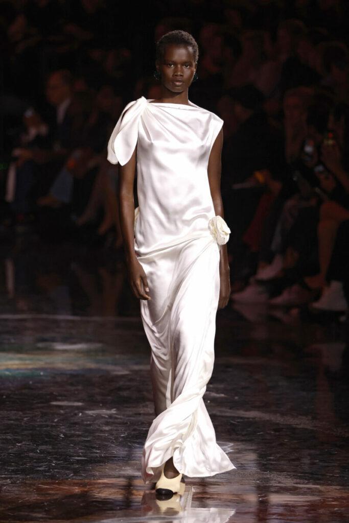 пролетно-летни рокли, бяла рокля Cloud Dancer, цвят на годината на Pantone